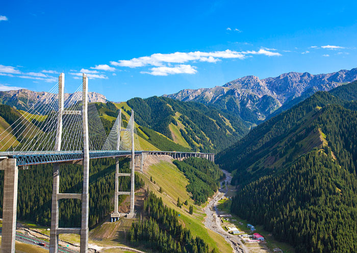 果子溝與果子溝大橋
