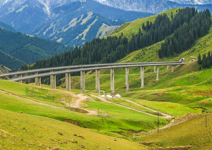 果子溝與果子溝大橋
