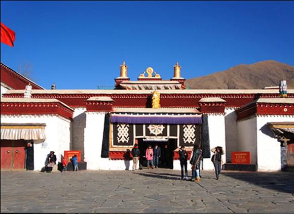 參加林芝旅遊團是直接飛到林芝還是飛到拉薩好？