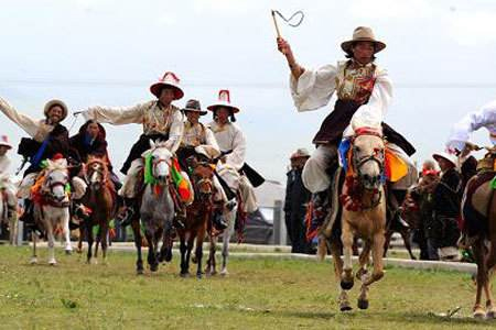 西藏盤坡賽馬節