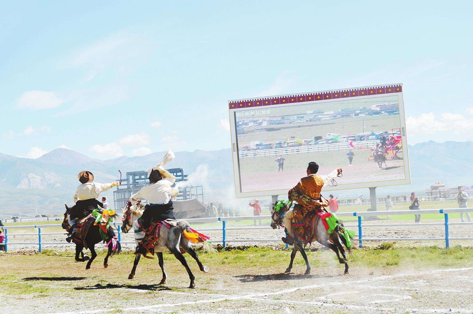 当雄赛马节
