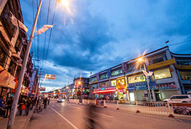 你會在八廓街東北角的陽光下等我嗎？（上）