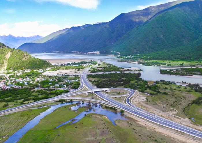 拉薩到林芝高速公路