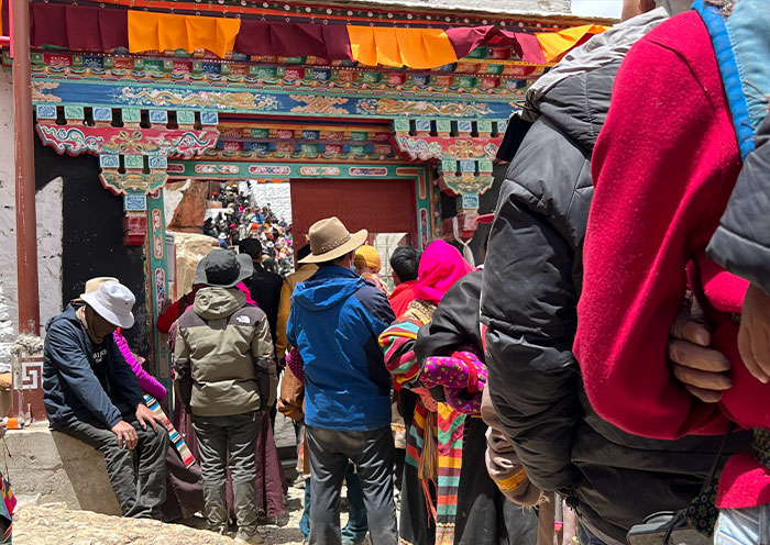 曲古寺轉寺的藏民
