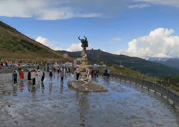 色季拉山口觀景台全景
