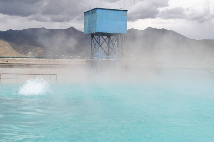 羊八井地熱溫泉