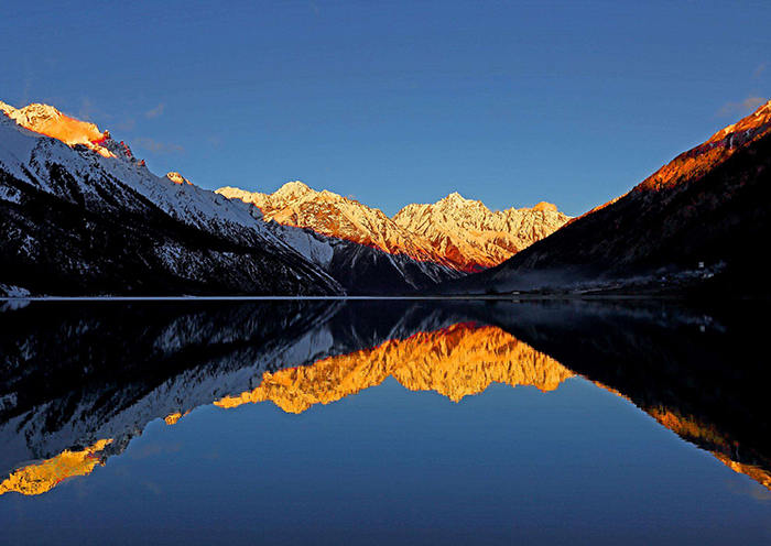 然烏湖的日落
然烏湖的日落