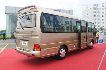 現代康恩迪17座旅遊車